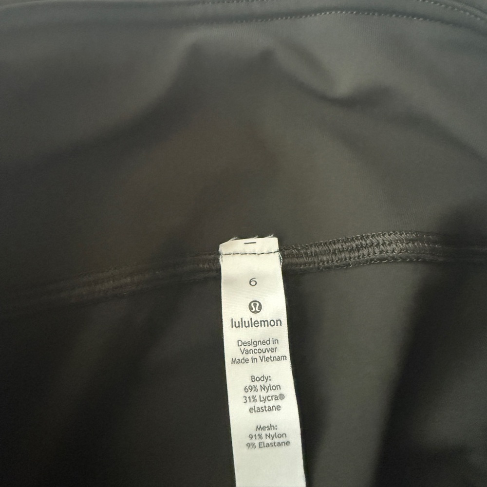 Like new lululemon pace rival crop dark green leggings 6 - Picture 3 of 5